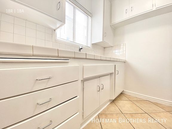 4th image of 5726 Camellia Ave #201A