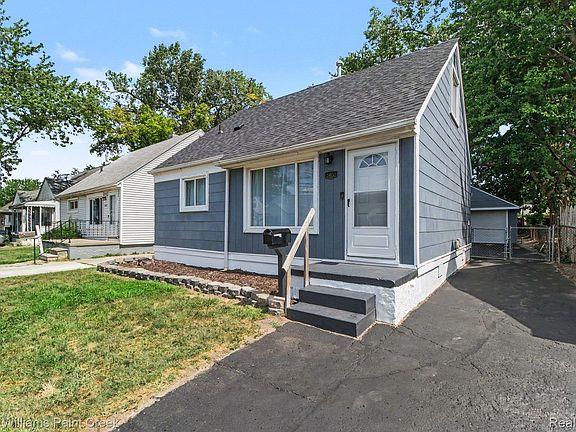 2nd image of 24652 Lauren Ave