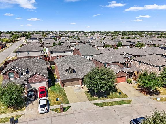 3rd image of 2102 Meadow View Dr