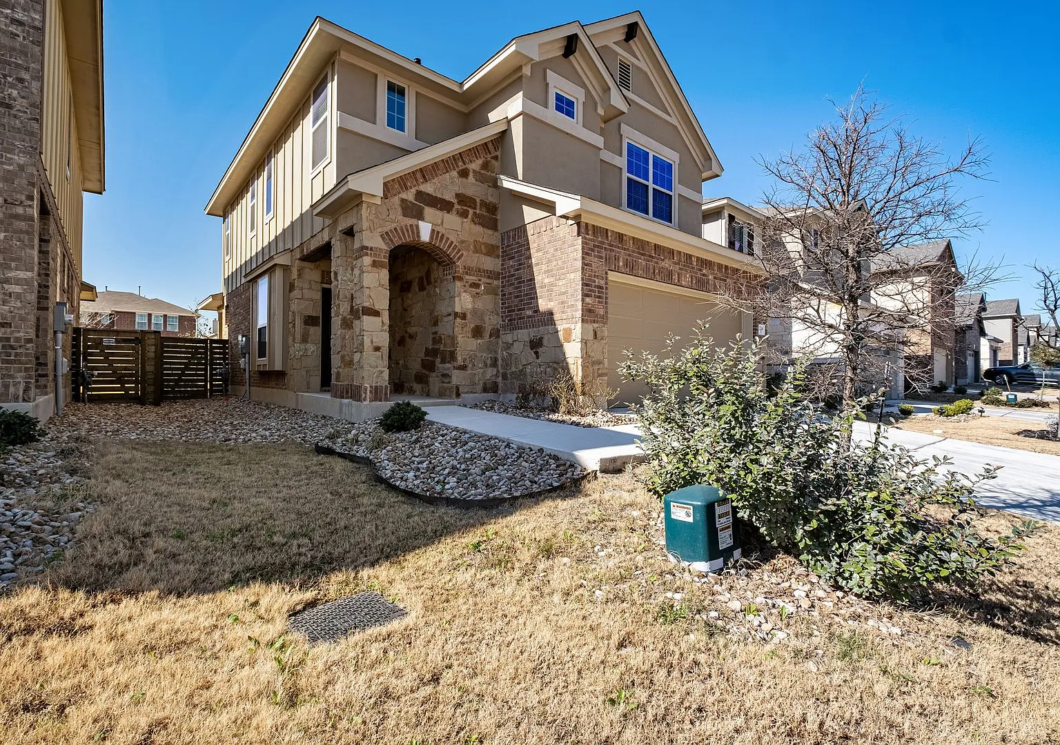 Refreshing 3 Bedroom, 2.5 Bath, 2-Story Home in Round Rock University Park Villas — Photo 2