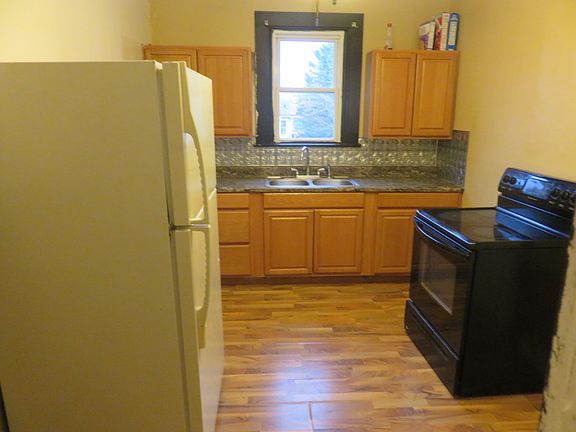 3rd image of 218 S 14th St