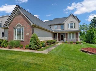 8536 Hummingbird Dr, Commerce Township, MI