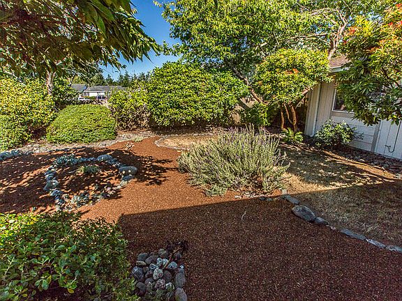 3rd image of 1286 Fernwood Dr