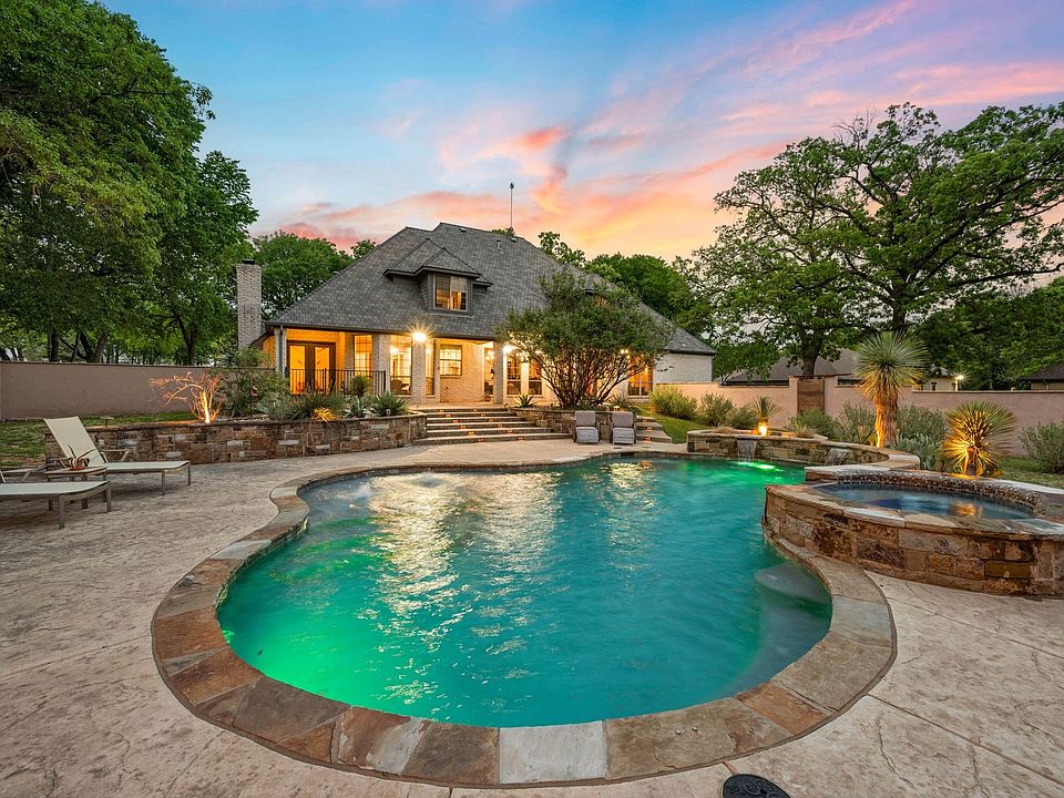 1st image of 387 Cattlebaron Parc Dr