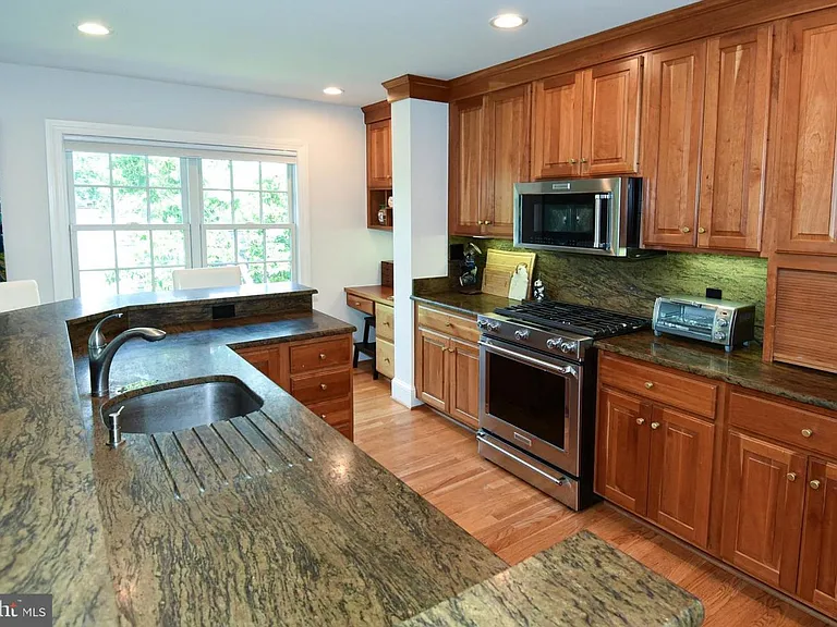 710 W View Ter — Photo 20