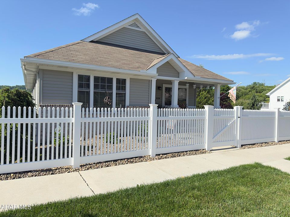 1st image of 604 Holliday Hills Dr
