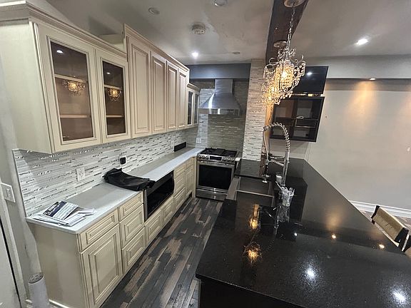 4th image of 3124 28th Ave APT 1
