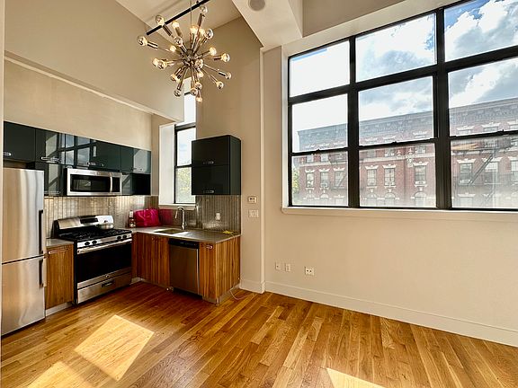 2nd image of 372 Kosciuszko St #201