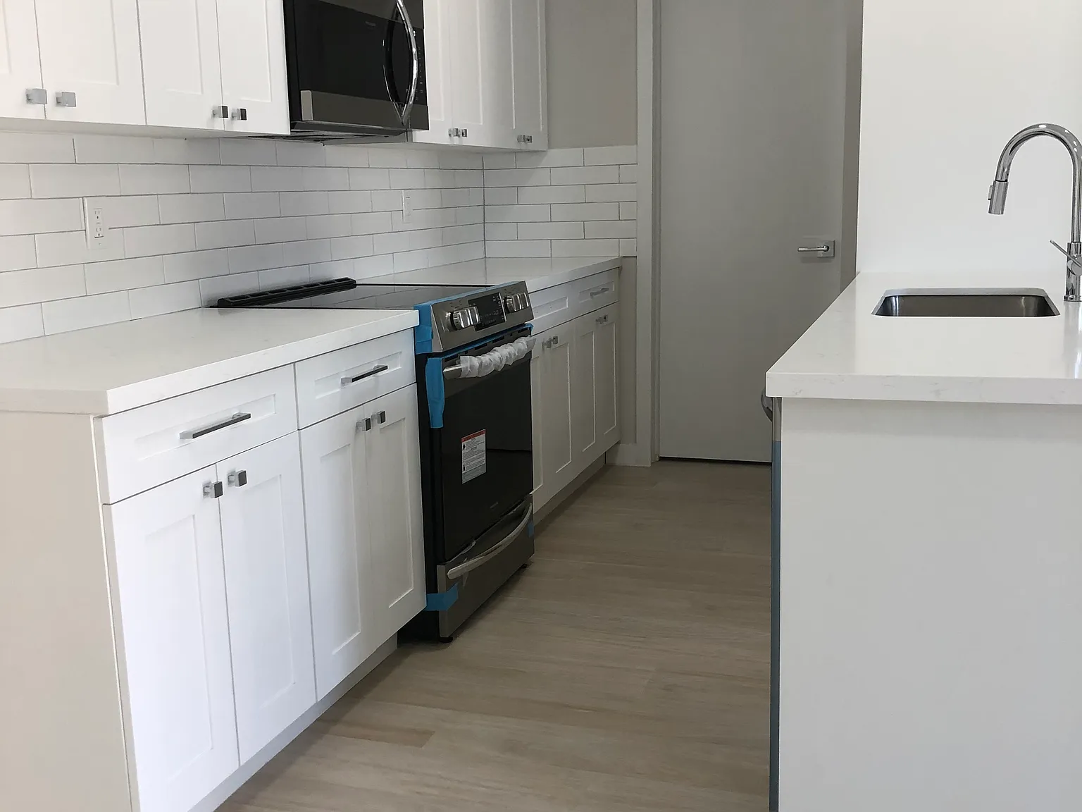 3 bed, 1018 sqft, $3,300 — Photo 2
