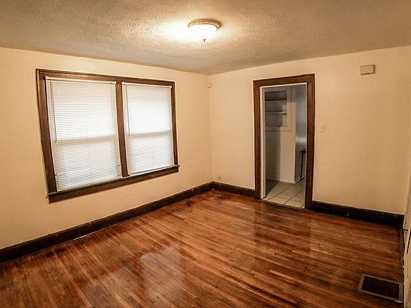 3rd image of 2506 Brookside Pkwy