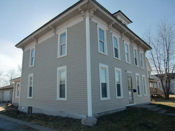 400 Grandview Ave #2, Muscatine, IA 52761