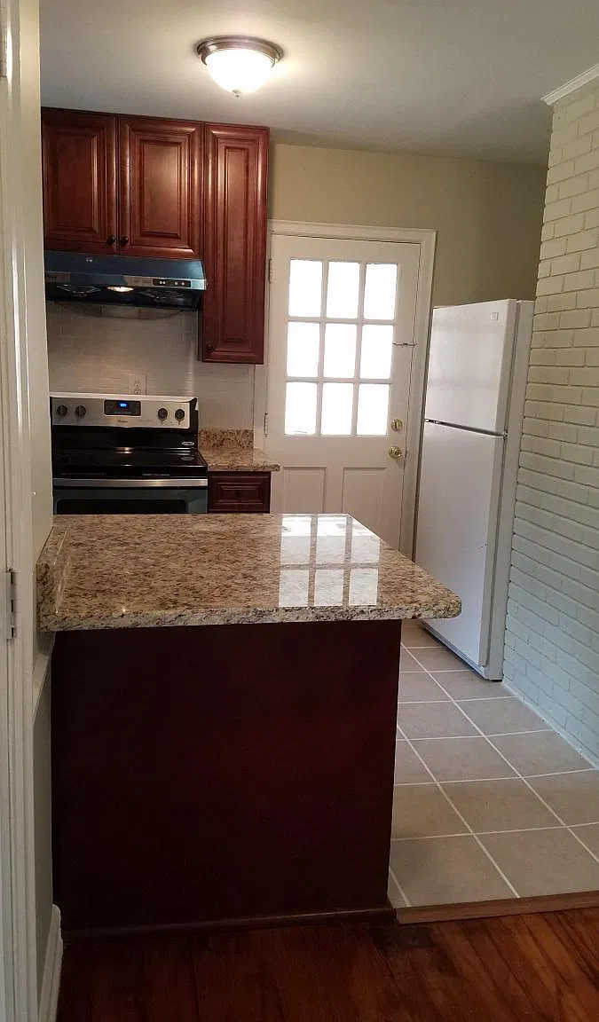 3 bed, 1.5 bath, 1260 sqft, $2,400 — Photo 4