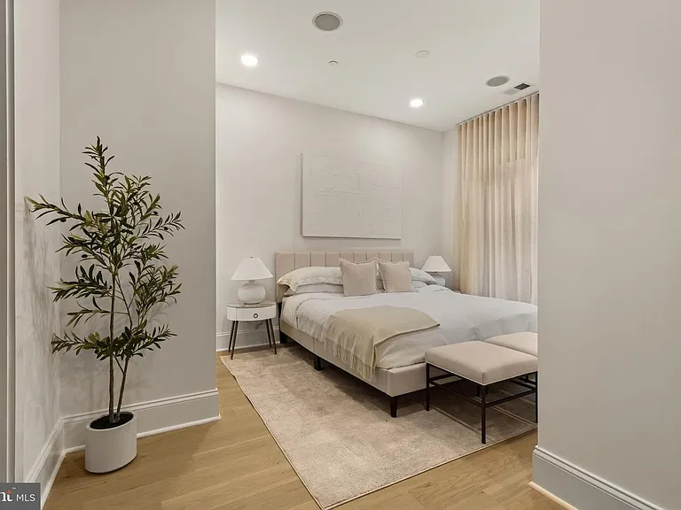 733 Euclid St NW #101 — Photo 12