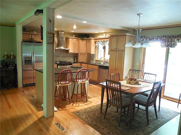 5th image of 99 Charles St