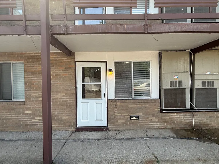 242 Noble Ave #111 — Photo 2