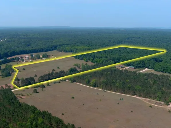 6158 Maple City Hwy, Lake Ann, MI 49650