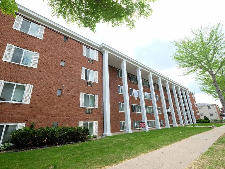 1776 St. Clair Ave — Photo 24