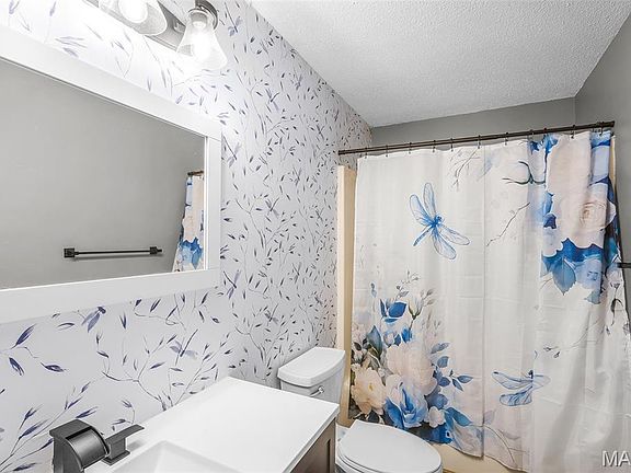 5th image of 1045 Hannah St