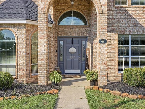 5th image of 323 Tyler Dr