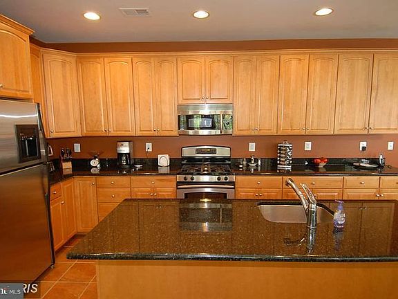 5th image of 527 Goodland Pl