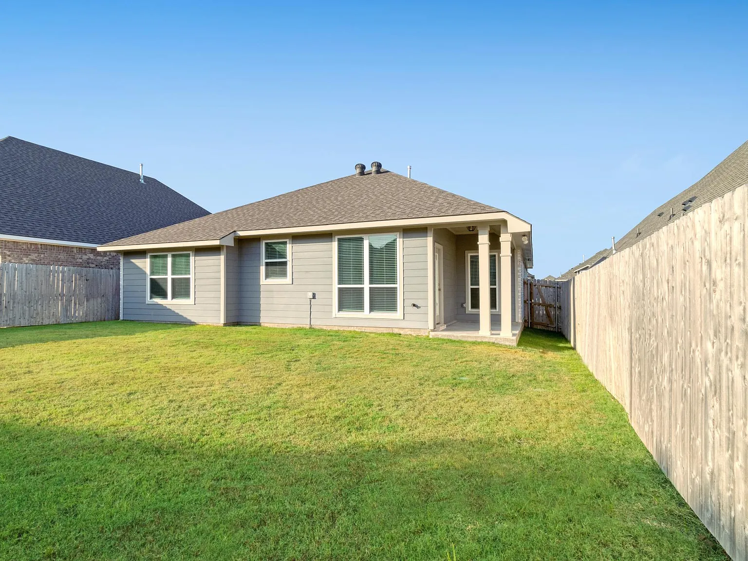 3 bed, 1550 sqft, $2,200 — Photo 3
