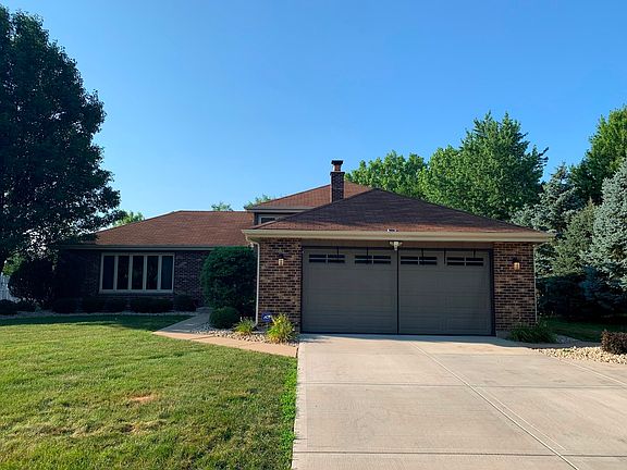 2nd image of 8310 Queen Victoria Ln