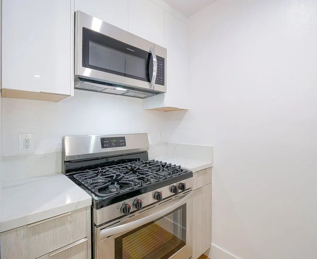 1806 North Berendo Street — Photo 3