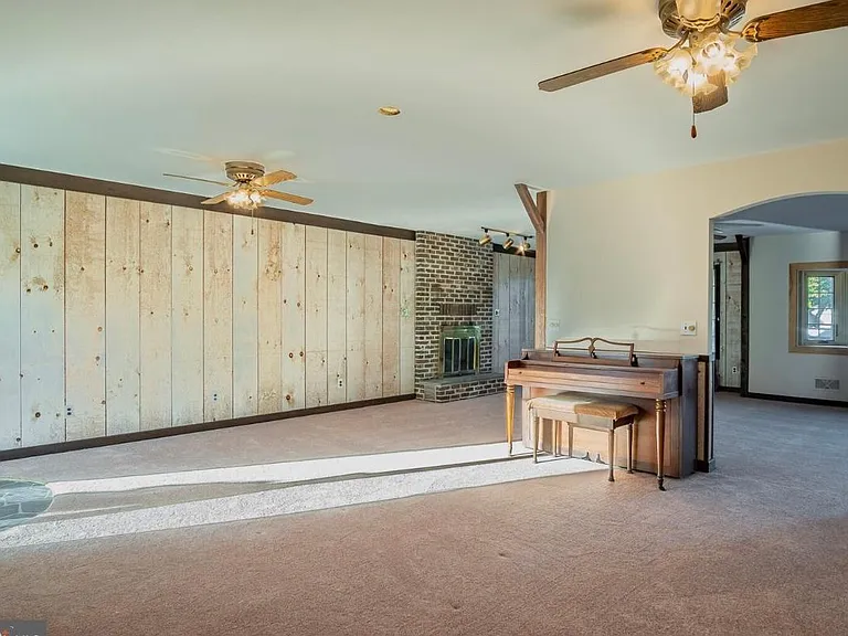 1600 Afton Dr — Photo 5