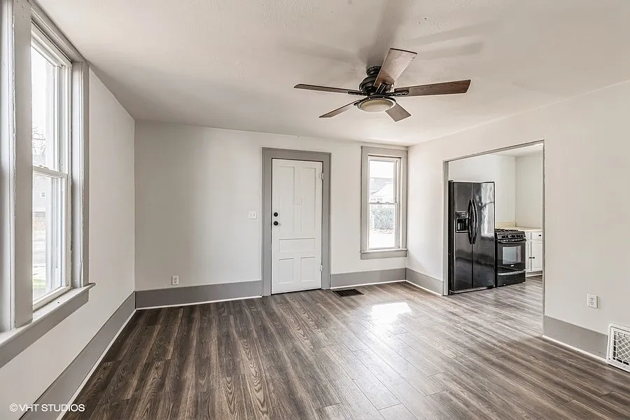 2 bed, $995 — Photo 3