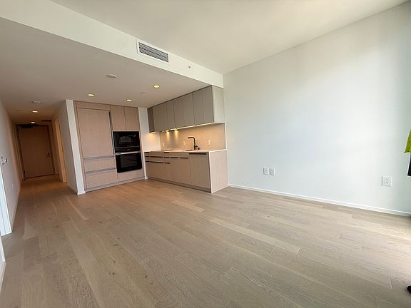 4th image of 333 Ward Ave #3309