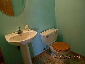 Powder room - 1st floor
