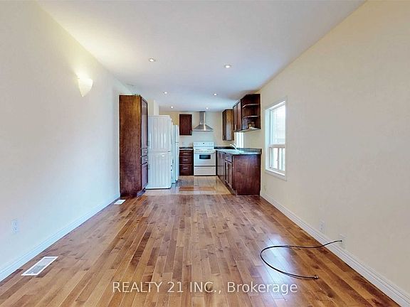 4th image of 270 Linsmore Cres