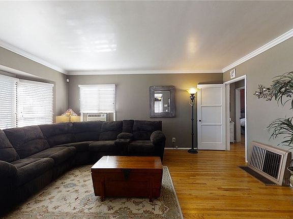 5th image of 5623 Adenmoor Ave