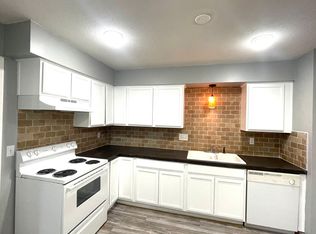8707 W 78th Cir, Overland Park, KS 66204