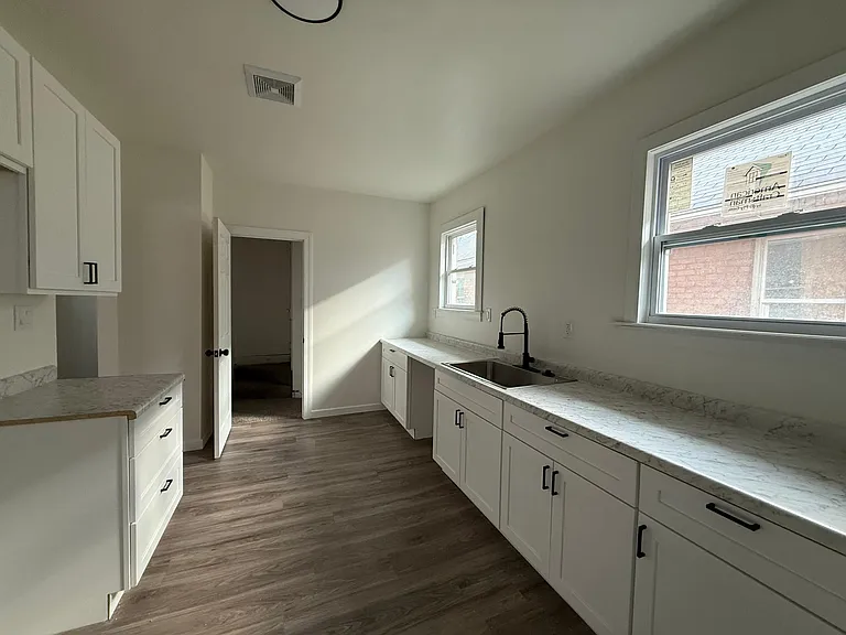 2509 Gladstone St #2 — Photo 21