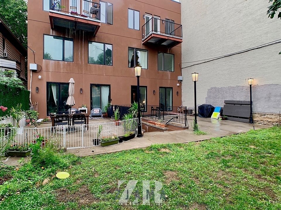 1st image of 244 Hawthorne St #3