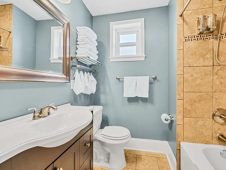 927 S Sarah St #B — Photo 18
