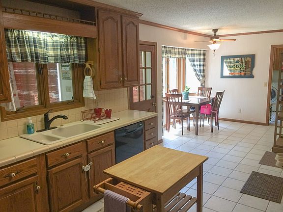 4th image of 4005 Guinevere Dr