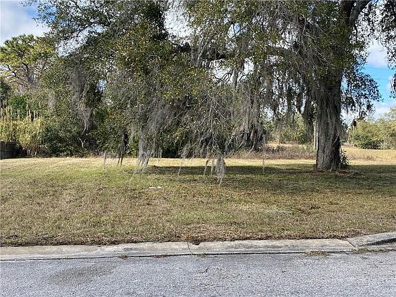 3rd image of 15723 Charmwood Dr