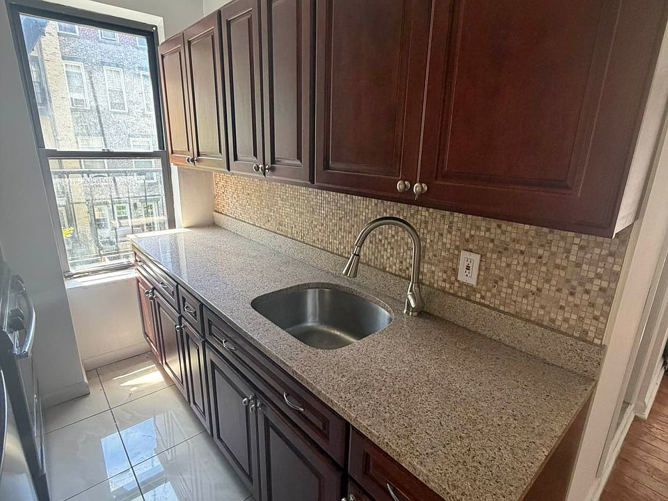 1st image of 124 E 107th St APT 6