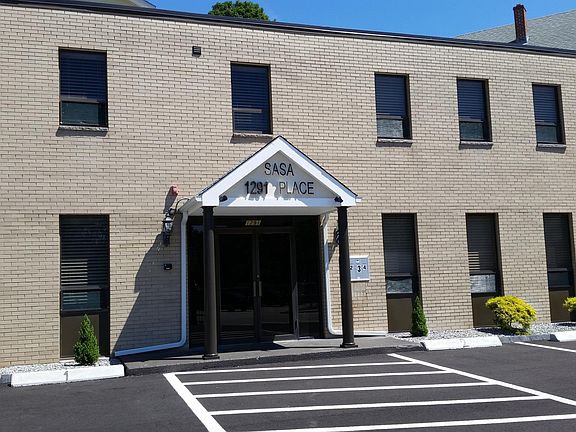 2nd image of 1291 Plainfield St #4