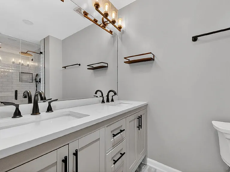 925 Chancellor St SW — Photo 16