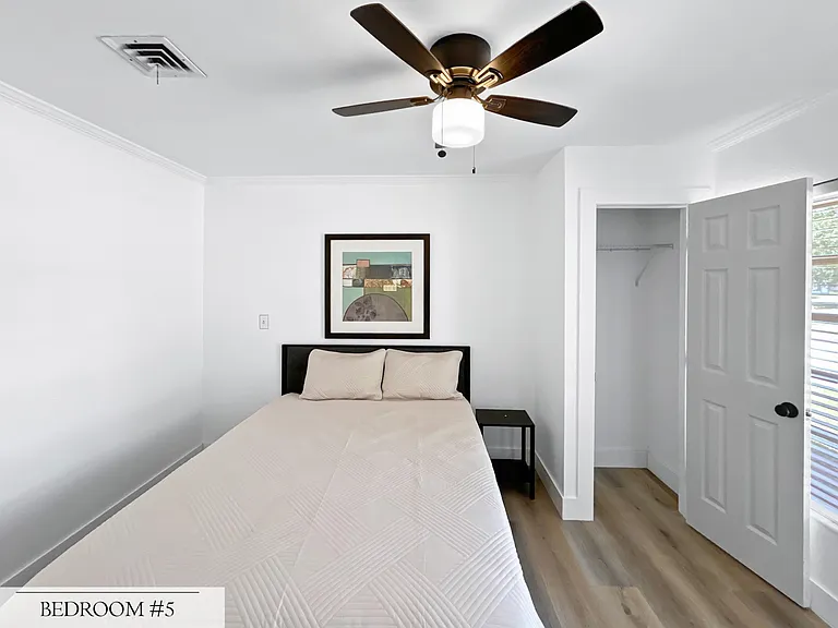 Oleander Dr SE — Photo 1