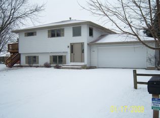 910 Willow St, Maple Park, IL 60151