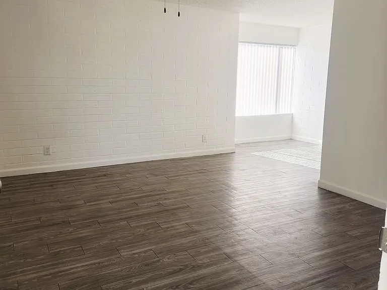 Park West Apartments — Photo 32