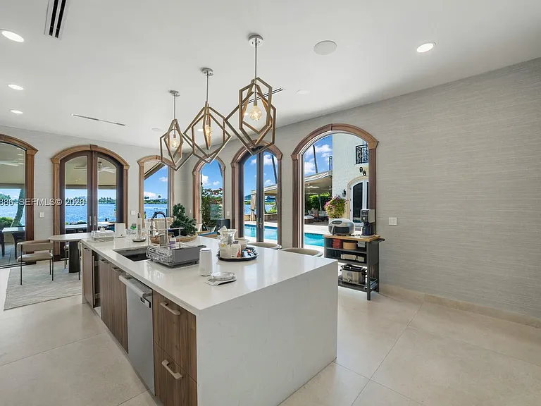 4 Palm Ave — Photo 8