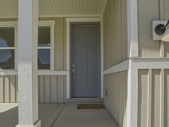 3rd image of 154 E Parade Ave