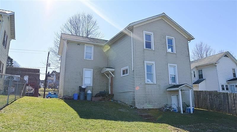 2nd image of 223 Philadelphia St