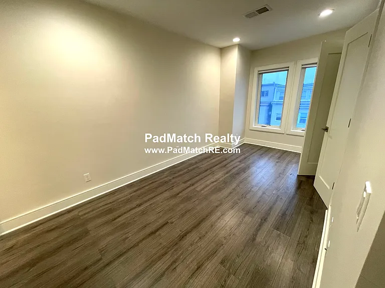 64 Chelsea St #1 — Photo 15