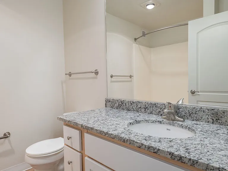 303 NE 16th Ave — Photo 110